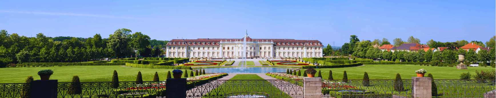 WIR VERKAUFEN ALLES, AUSSER LUFTSCHLÖSSER!